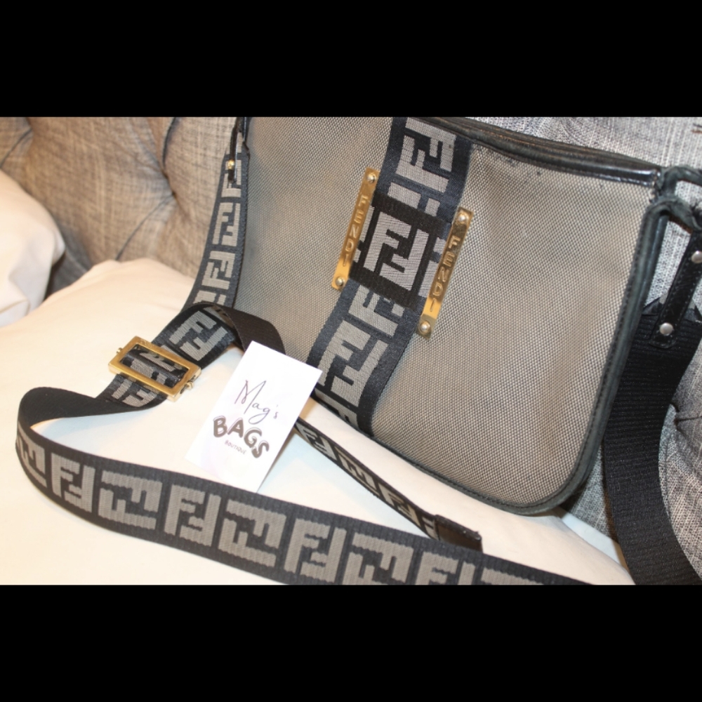 Fendi: Logo Strap Borsa Tape Monogram Mamma Zucca Crossbody Bag - Picture 6 of 14